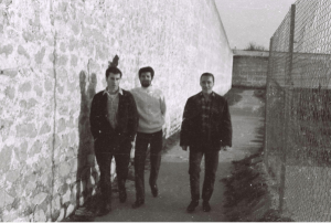 Dans la cour de promenade